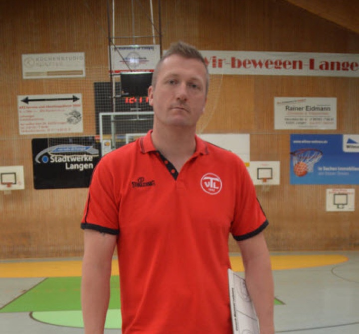 Coach_Manuel_Lohnes